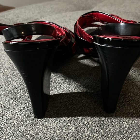 Franco Sarto Red Snakeskin Strappy Sandals With Wood Heel. Size 9 - Picture 3 of 10